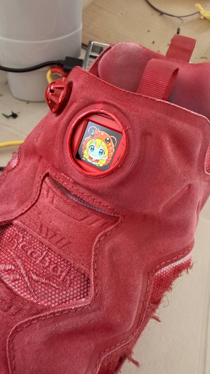 OLED display showing Naruevi character on shoe